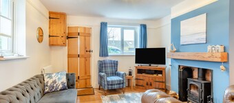 Blue Moon Cottage - Three Bedroom House, Sleeps 6