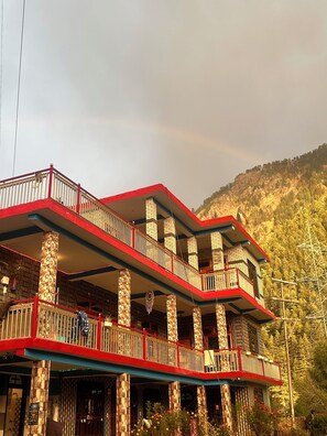 Exterior - Formosa Offbeat Art House Kasol wit best view &vibes (Kasol)