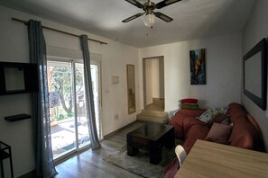 Smart TV, chimenea, videojuegos y tenis de mesa 