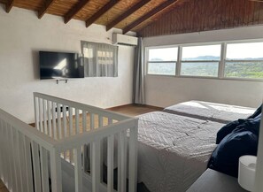 3 bedrooms, desk, iron/ironing board, free WiFi - Three bedroom house on the east coast amazing views (St Andrew)