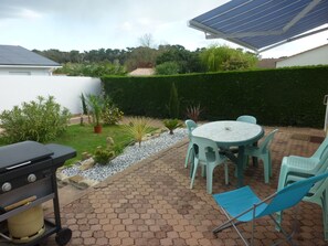 Outdoor dining - HOUSE PORT BOURGENAY 3 BEDROOMS BEACH AND PORT ON FOOT (Talmont-Saint-Hilaire)