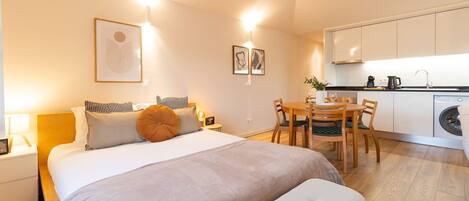 Iron/ironing board, free WiFi, bed sheets