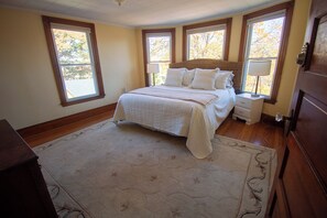 8 dormitoris, planxa i posts de planxar, wifi i roba de llit 