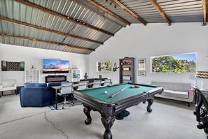 Games room - 3 House Estate- Family Adventureland, sleeps 20+ (Vista)