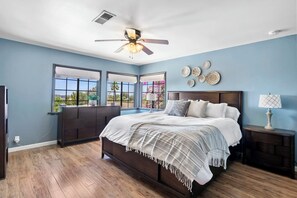 7 bedrooms, desk, iron/ironing board, travel cot - 3 House Estate- Family Adventureland, sleeps 20+ (Vista)