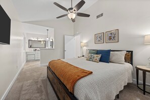 3 bedrooms, iron/ironing board, WiFi, bed sheets - Entire condo in Bakersfield with WiFi, AC (Bakersfield)