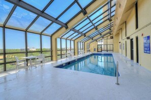 屋内プール、屋外プール