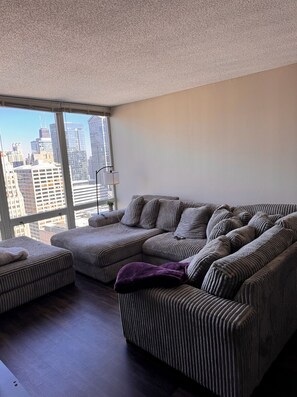 Living area - Luxury High Rise Retreat in the Sky! (Chicago)