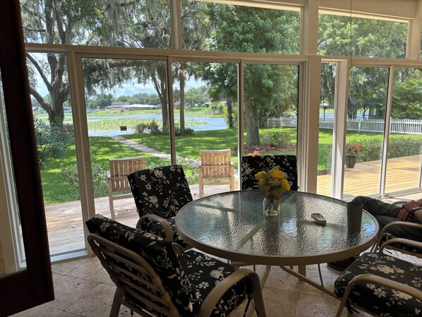 Dining - Beautiful 4/2, 3000sf home on magnificent 430 A freshwater lake, family friendly (Inverness)