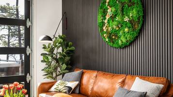 TV, fireplace, stereo