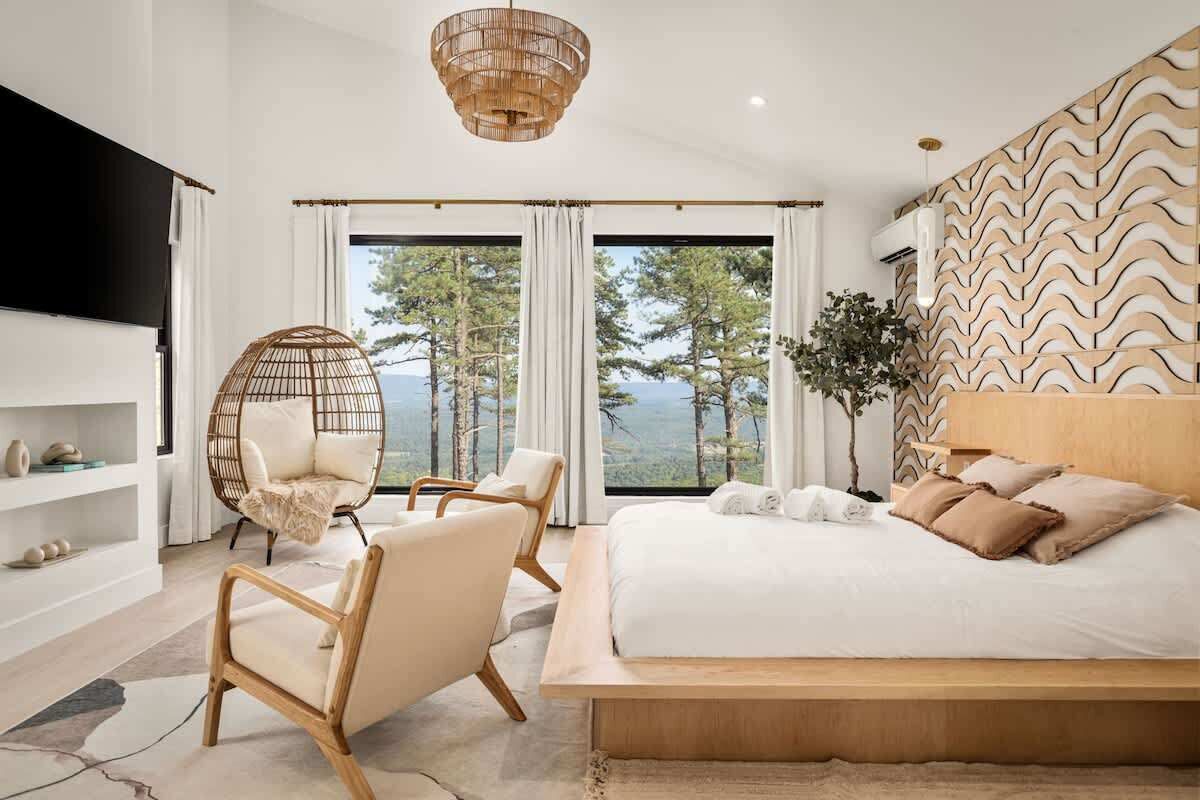 3 habitaciones, tabla de planchar con plancha, wifi y ropa de cama 
