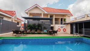 Bar en la piscina
