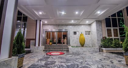 Bon Hotel Royal Parklane