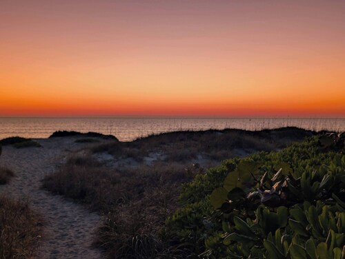Steps to Beach - Spacious 2BR + Arcade & Resort Backyard