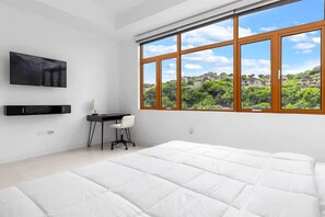 2 bedrooms, in-room safe, desk, iron/ironing board