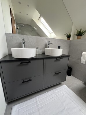 Shower, hair dryer - Orchard Villa - Loft Apartment (Bled)