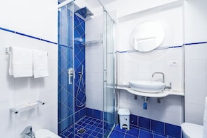 Shower, hair dryer, bidet, towels