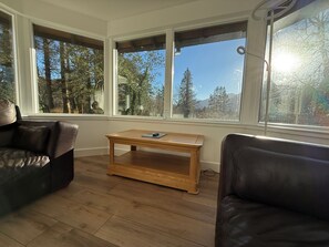 TV - Cottage for 8 - ideally located between Glencoe and Fort William close to shore. (Fort William)