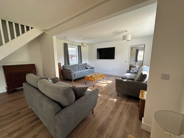 TV - Cottage for 8 - ideally located between Glencoe and Fort William close to shore. (Fort William)