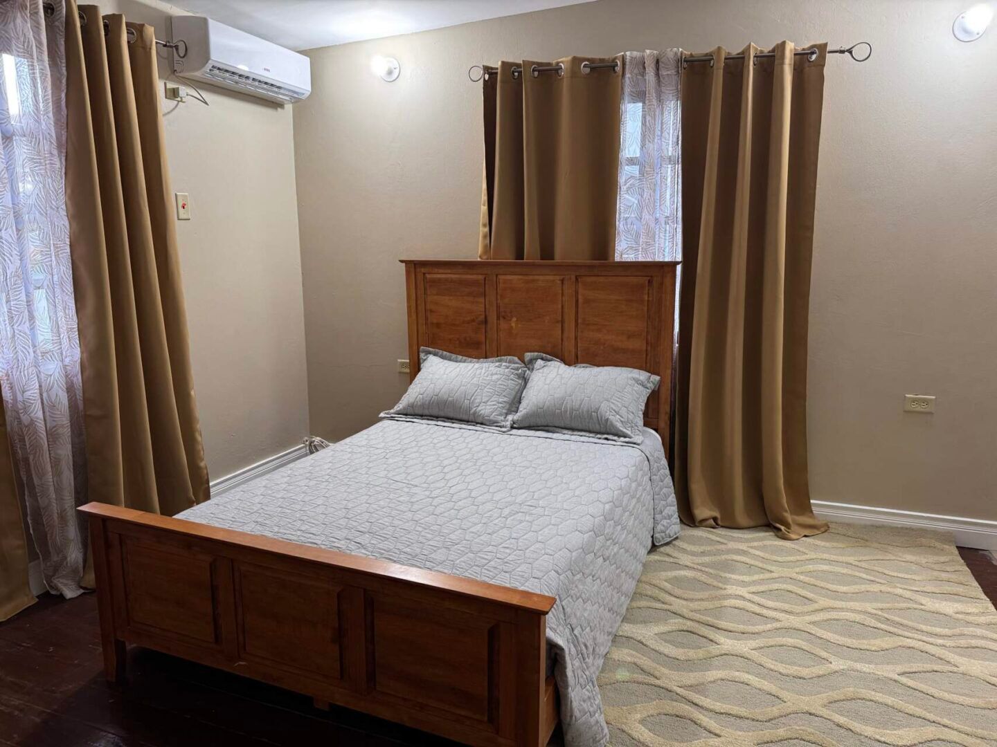 3 makuuhuonetta, silitysrauta/-lauta, Wi-Fi, vuodevaatteet