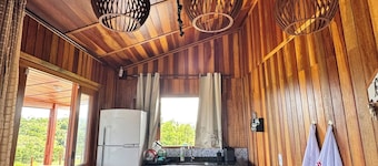 Charming Wooden House in Sítio Tardezinha de Pilar