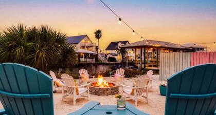 3-min walk to the Beach! Heated Pool & Fire pit!