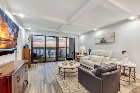 Living area - Modern and updated 2-bedroom waterfront condo in Fort Myers Beach with pool (Fort Myers Beach)