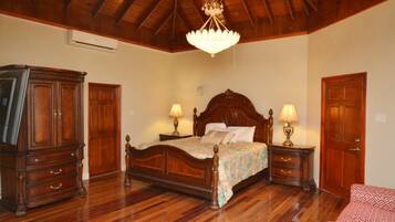 7 bedrooms, WiFi, bed sheets