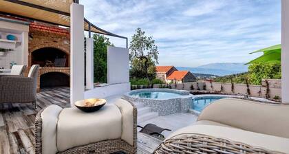 Holiday Home Secret Garden