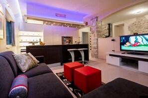 TV, fireplace, table tennis