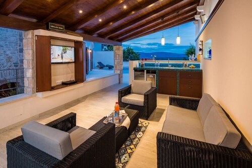 Spa Villa Jasmine with Heated Pool