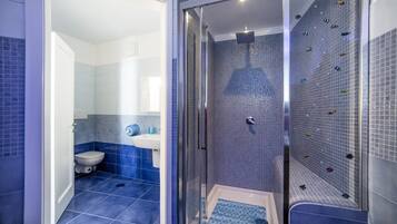 Dupleks Khas, balkon | Kamar mandi