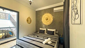 3 bedrooms, in-room safe, iron/ironing board, travel cot