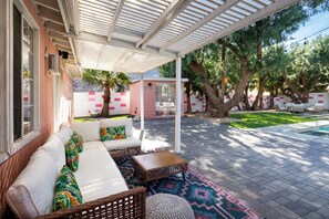 Terrace/patio - The Disco Day Desert House (Palm Springs)