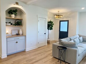 Smart TV - Newly built 4BR, close to Duke, ready for Duke Graduation! (Durham)