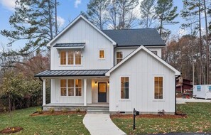 Exterior - Newly built 4BR, close to Duke, ready for Duke Graduation! (Durham)