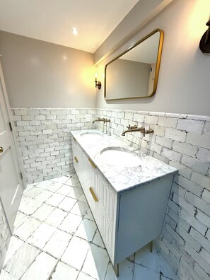 Shower, eco-friendly toiletries, towels, soap
