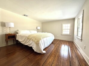 5 bedrooms, iron/ironing board, WiFi, bed sheets