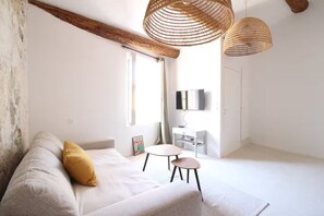 TV - Eva - Hyper Centre Cassis - Brand new - Wifi (Cassis)