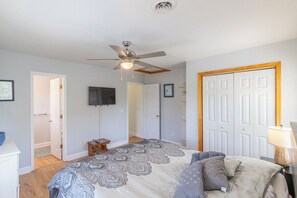 5 habitaciones, tabla de planchar con plancha y internet 