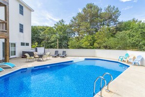 A heated pool - Beautiful Southern Shores home w/ a private pool and hot tub! (Southern Shores)