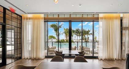 Luxury Downtown 2 BR with Skyline View