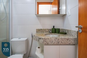 Hair dryer, towels - Charming Apartment in Caminho das Árvores (Salvador)