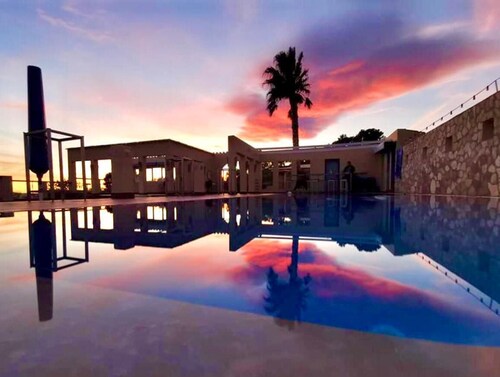 15 minutes to the sea, your vacation paradise in the middle of an olive grove!