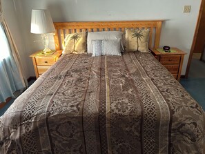 3 habitaciones, tabla de planchar con plancha, wifi y ropa de cama