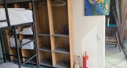 YO Guesthouse : Quadruple Room with Shower