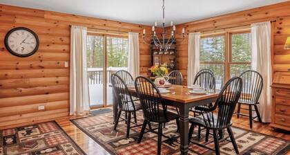 Cozy Cabin in Sister Bay • HotTub • FirePit • Dogs