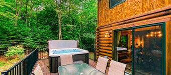 Log Cabin Fall Vibes • Hot Tub, Fire Pit & Games