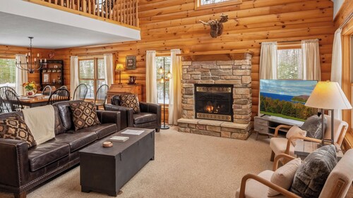 Cozy Cabin in Sister Bay • HotTub • FirePit • Dogs