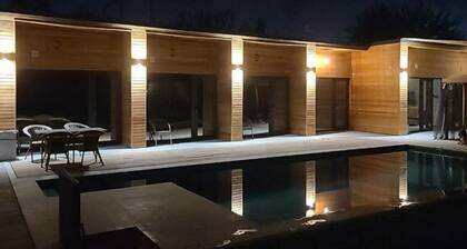 YO Guesthouse : Twin Room with Pool View